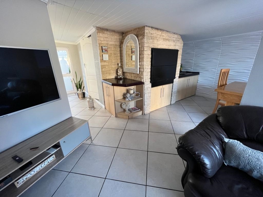 To Let 5 Bedroom Property for Rent in Richwood Western Cape